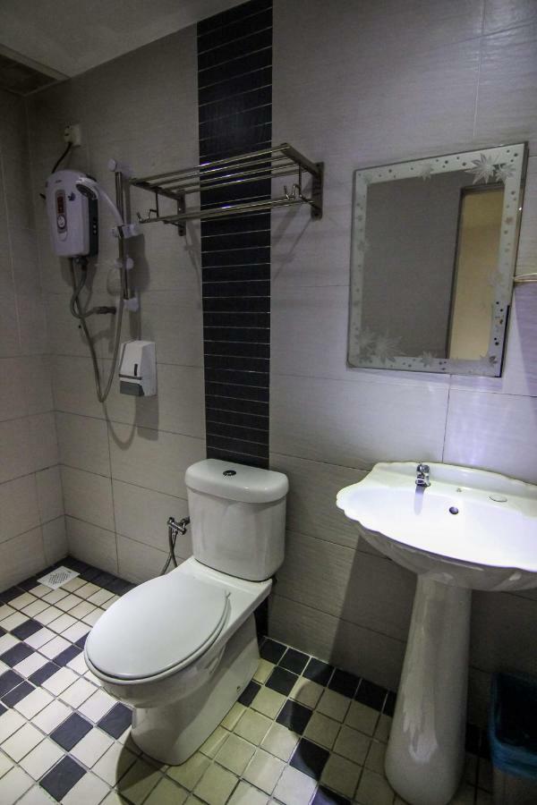Rose Cottage Hotel Bandar Seri Alam Джохор-Бару Екстер'єр фото